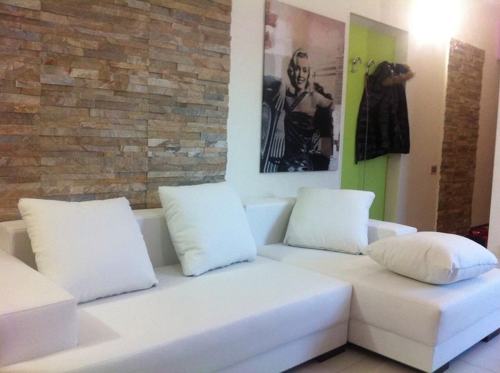 Is Pardinas Villa Sant'Andrea  Phòng bức ảnh